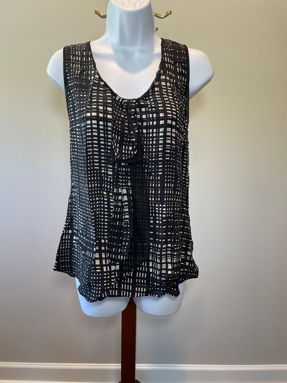 Halogen Black & Beige 100% Silk Ruffle‑Front Sleeveless Top – Size M